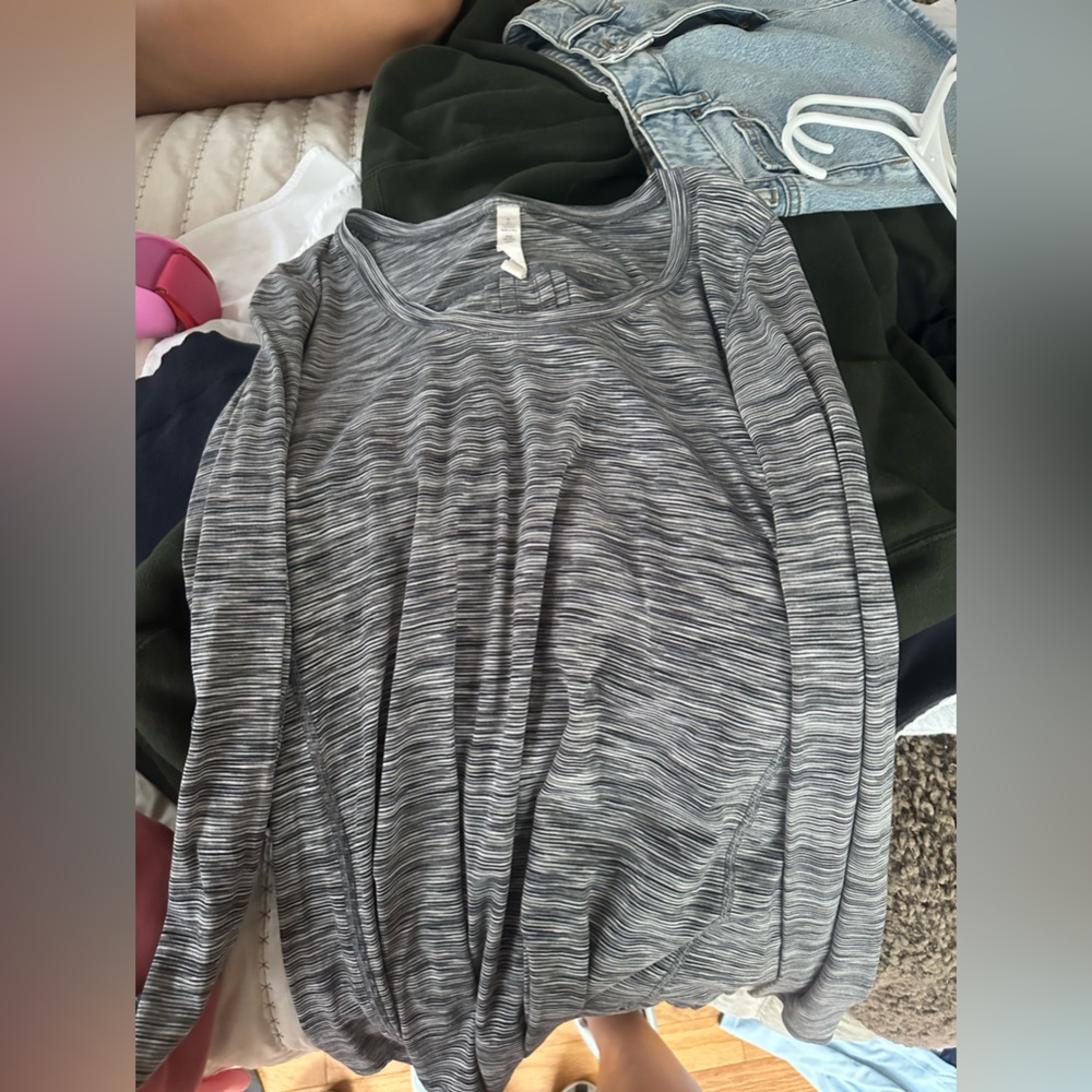 Lululemon long sleeve- flowy- gray black and white